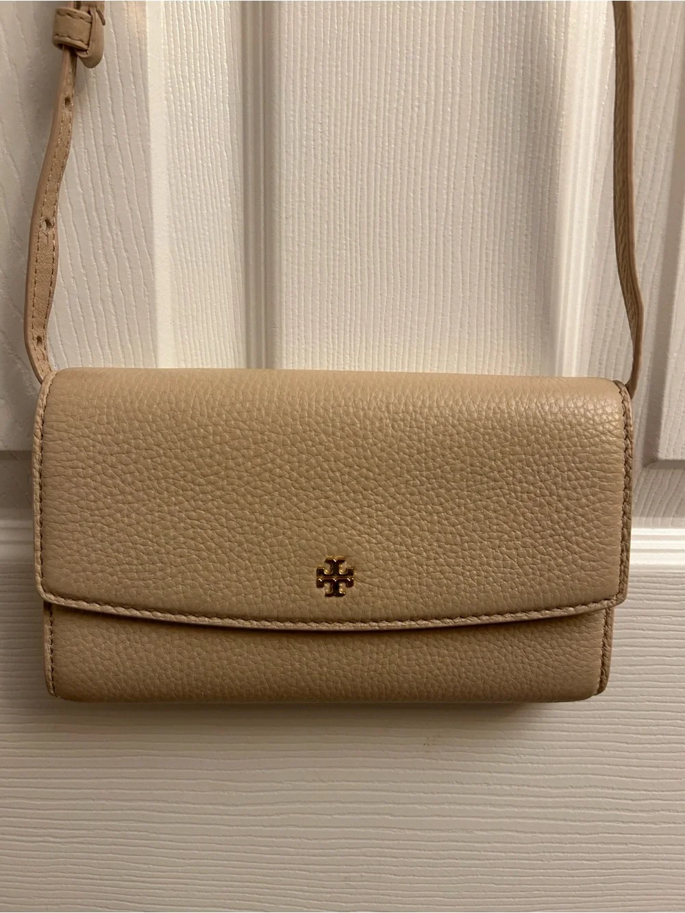 Tory Burch compact pebbled
